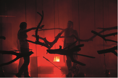 Photo 6. Macduff tue Macbeth dans la forêt de Dunsinane ©Emma Blunden
