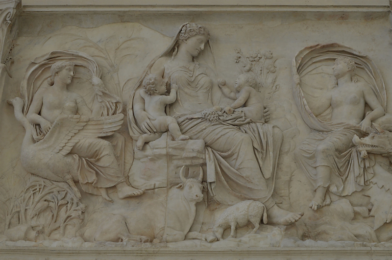 Figura 1: Panel posterior del Ara Pacis, Roma 