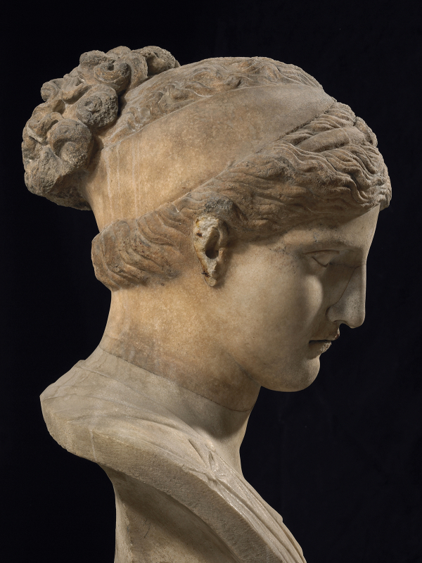 Fig. 1: Bust of Artemis, Ariccia type. Roman copy (c. 130-400 CE) after a Greek original (c. 450-400 BCE). Naples Archaeological Museum. 